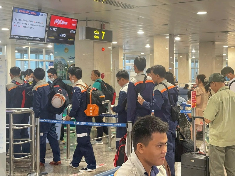 Đội ngũ kỹ thuật viên FPT Telecom phía Nam trên đường ra miền Bắc hỗ trợ khắc phục đường truyền.